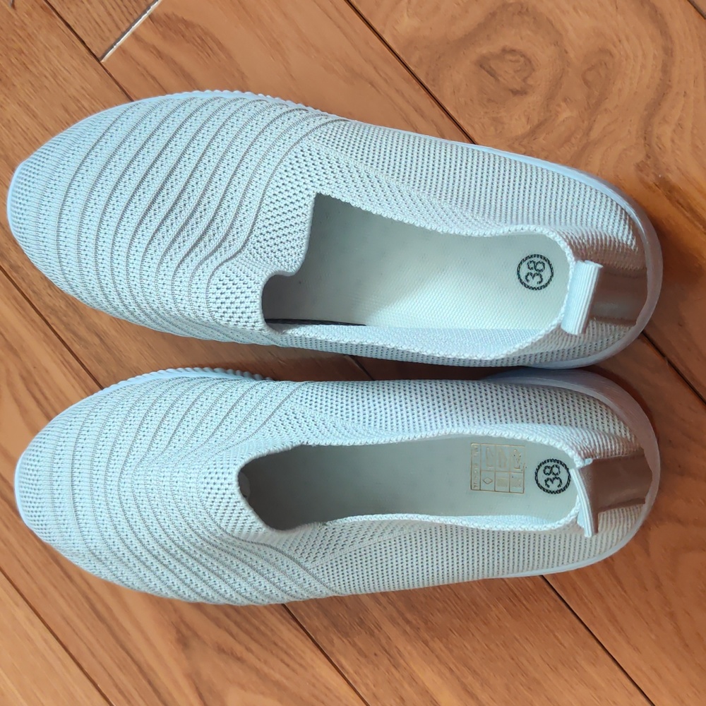 Light grey shoe